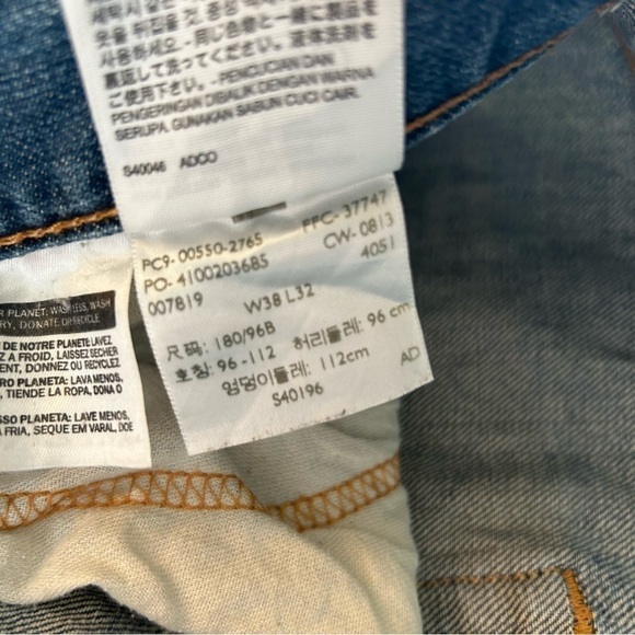 LEVI’S 550 Straight Leg Jeans Size 38X32
Has Distressing See Photos 100% Cotton - Picture 10 of 11